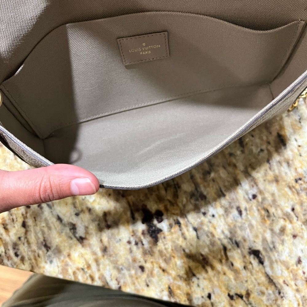 Crossbody LV